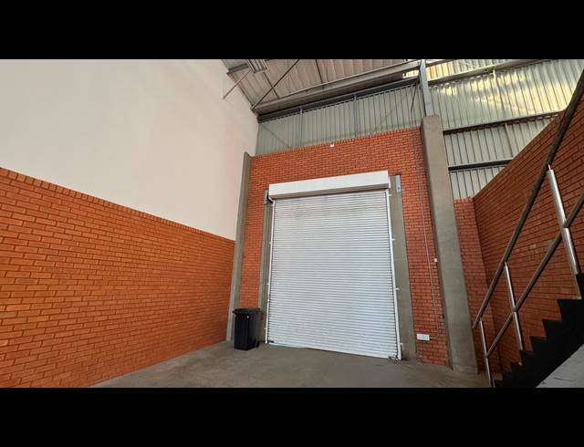 344M² WAREHOUSE TO LET IN LONGLAKE
